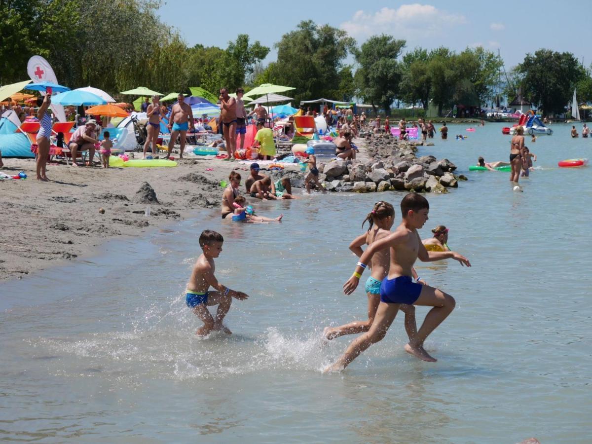 Apartment In Balatonlelle 40765 ภายนอก รูปภาพ